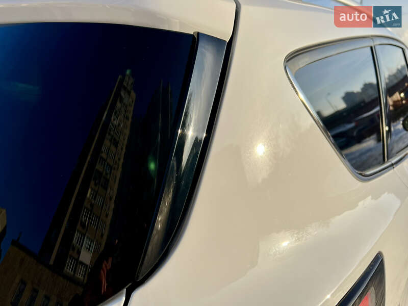 Позашляховик / Кросовер Ford Kuga 2016 в Києві