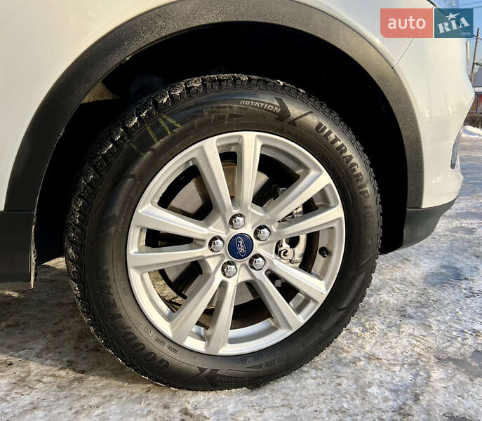 Позашляховик / Кросовер Ford Kuga 2016 в Києві