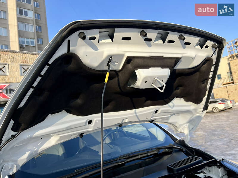 Позашляховик / Кросовер Ford Kuga 2016 в Києві