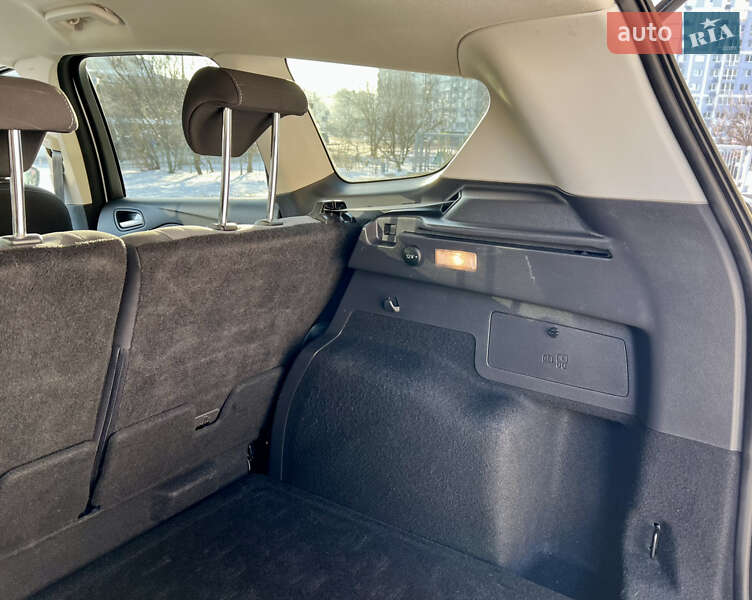 Позашляховик / Кросовер Ford Kuga 2016 в Києві