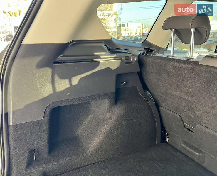 Позашляховик / Кросовер Ford Kuga 2016 в Києві