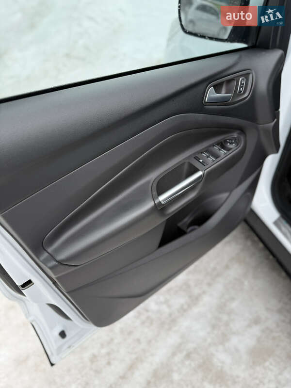 Внедорожник / Кроссовер Ford Kuga 2019 в Киеве фото 11 Внедорожник / Кроссовер Ford Kuga 2019 в Киеве