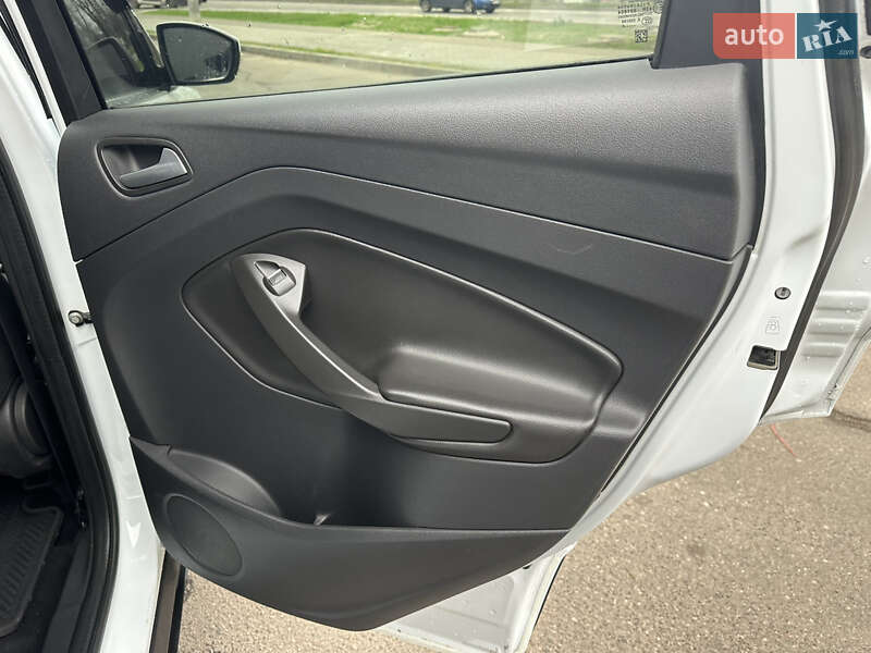 Позашляховик / Кросовер Ford Kuga 2016 в Миколаєві