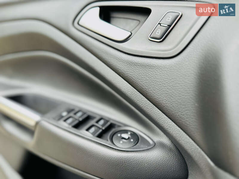 Позашляховик / Кросовер Ford Kuga 2013 в Києві