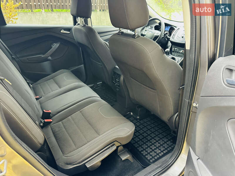 Позашляховик / Кросовер Ford Kuga 2013 в Києві