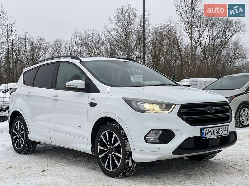 Внедорожник / Кроссовер Ford Kuga 2017 в Бердичеве