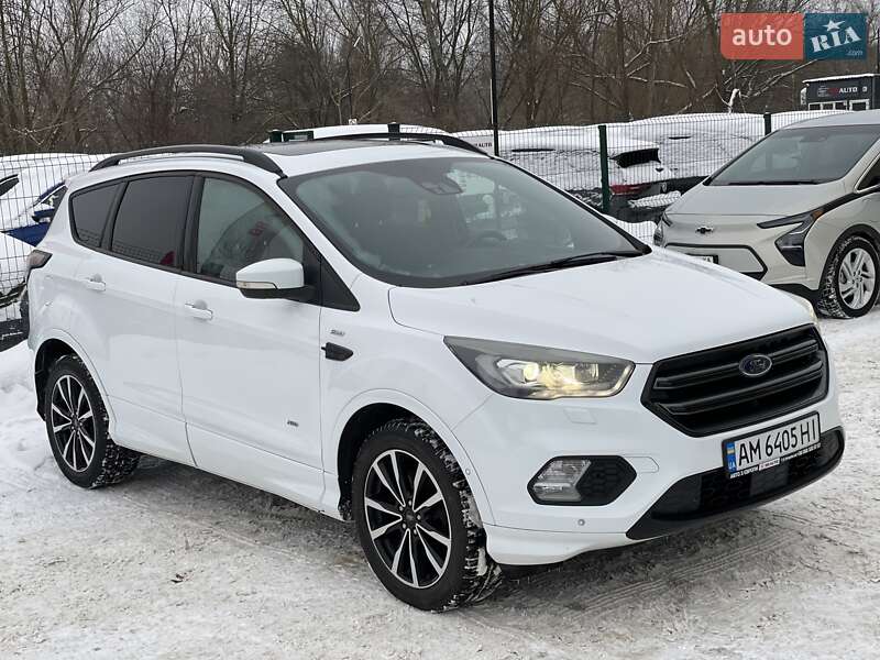 Внедорожник / Кроссовер Ford Kuga 2017 в Бердичеве