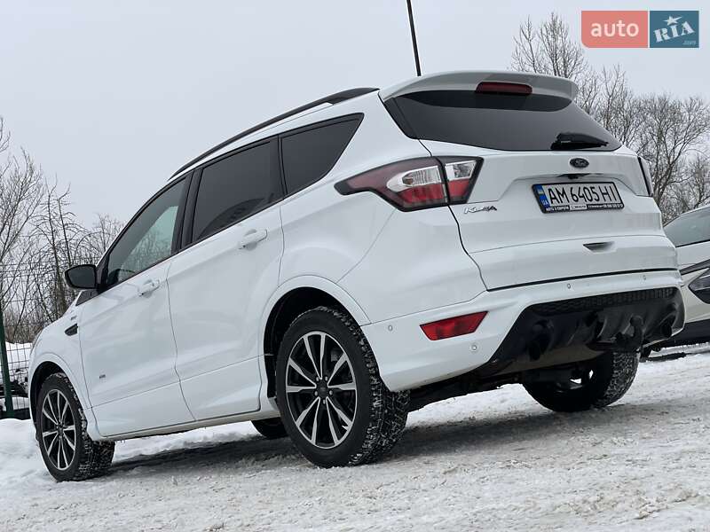 Внедорожник / Кроссовер Ford Kuga 2017 в Бердичеве