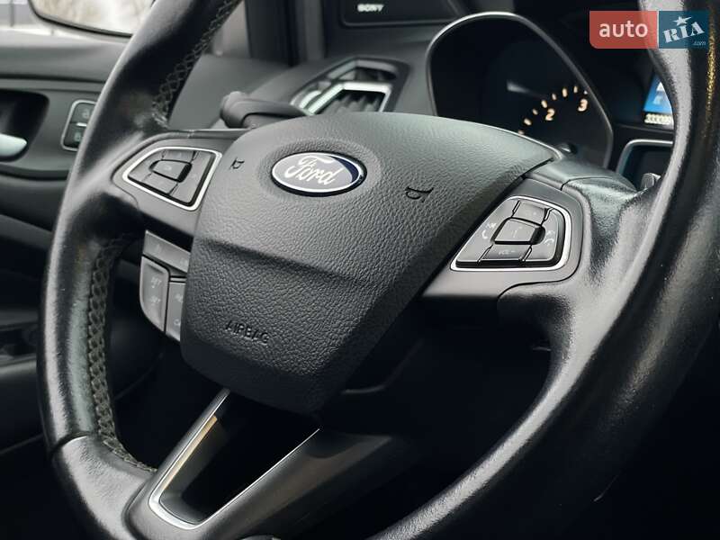 Внедорожник / Кроссовер Ford Kuga 2017 в Бердичеве