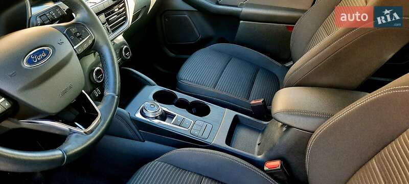 Внедорожник / Кроссовер Ford Kuga 2021 в Харькове