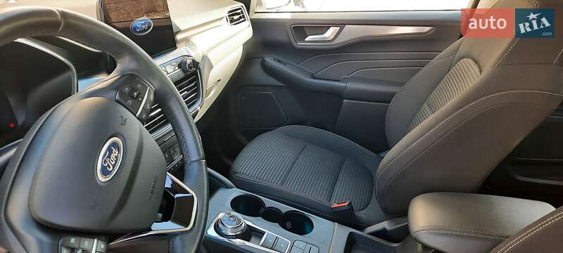 Внедорожник / Кроссовер Ford Kuga 2021 в Харькове