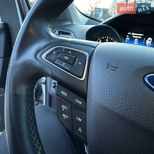 Позашляховик / Кросовер Ford Kuga 2019 в Дніпрі