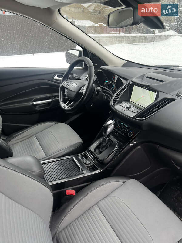 Позашляховик / Кросовер Ford Kuga 2016 в Києві