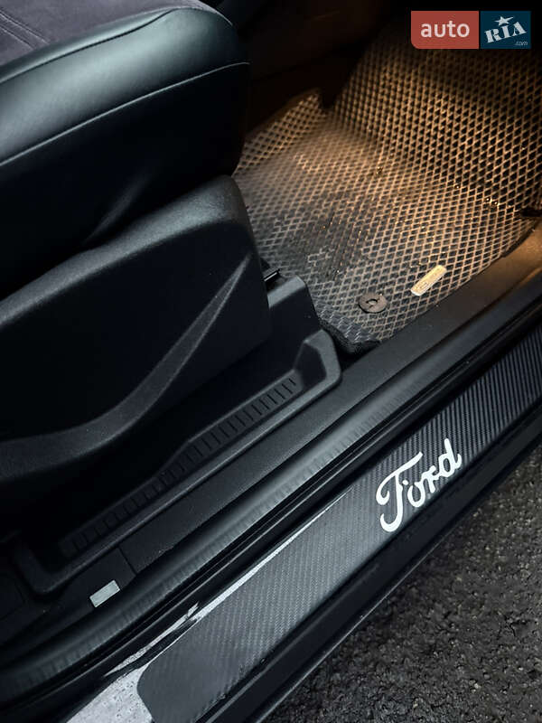 Позашляховик / Кросовер Ford Kuga 2016 в Полтаві