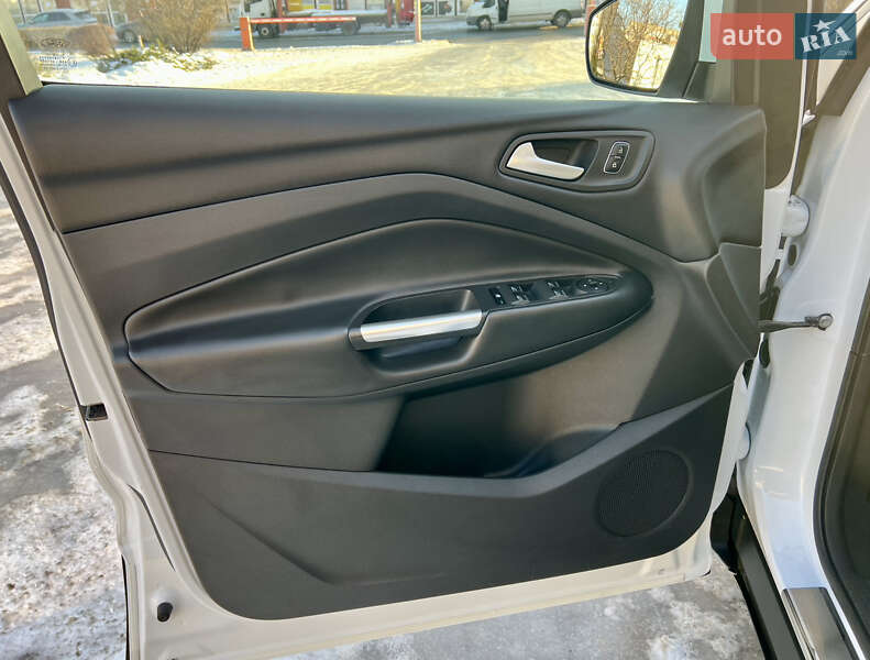 Внедорожник / Кроссовер Ford Kuga 2016 в Киеве фото 24 Внедорожник / Кроссовер Ford Kuga 2016 в Киеве