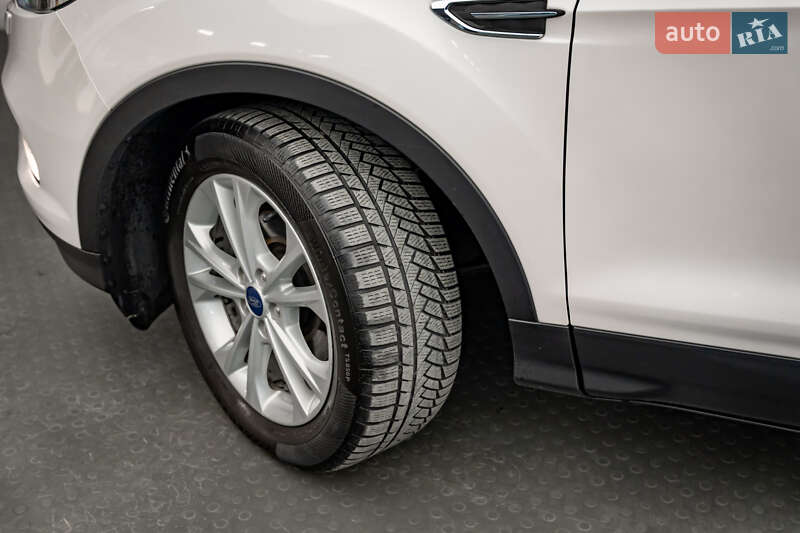 Внедорожник / Кроссовер Ford Kuga 2019 в Киеве