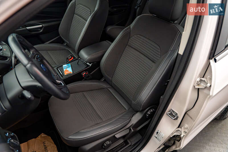 Внедорожник / Кроссовер Ford Kuga 2019 в Киеве