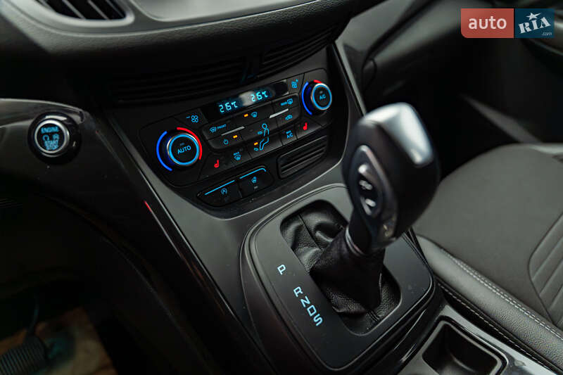 Внедорожник / Кроссовер Ford Kuga 2019 в Киеве