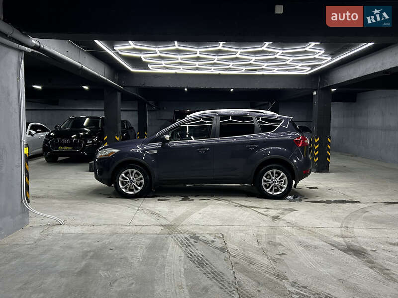 Внедорожник / Кроссовер Ford Kuga 2012 в Черновцах