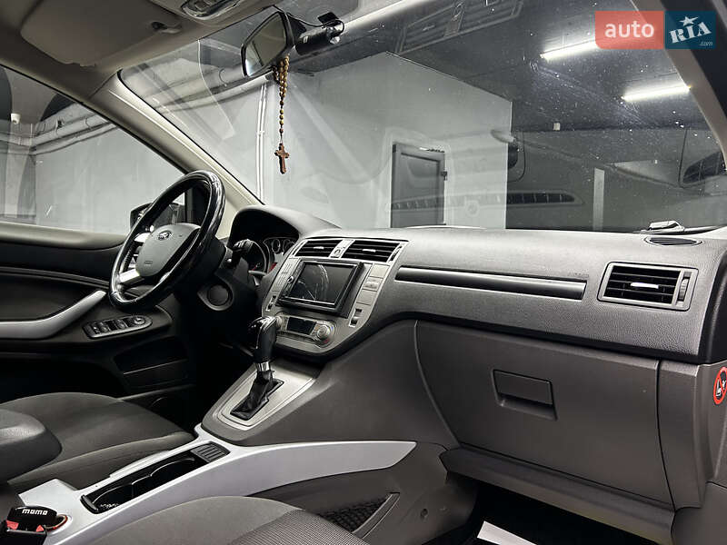 Внедорожник / Кроссовер Ford Kuga 2012 в Черновцах