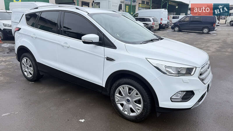 Позашляховик / Кросовер Ford Kuga 2019 в Луцьку