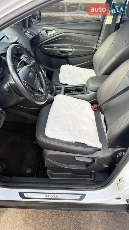 Позашляховик / Кросовер Ford Kuga 2019 в Луцьку