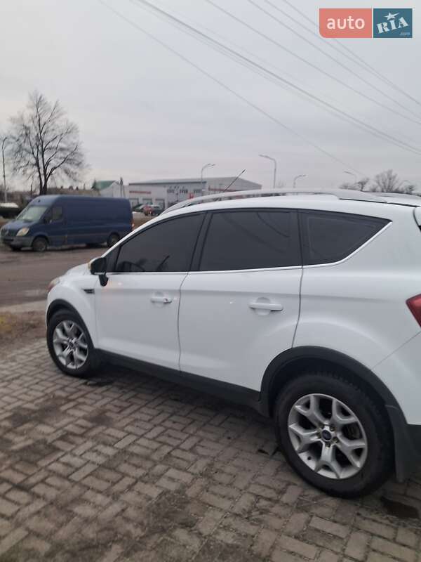 Внедорожник / Кроссовер Ford Kuga 2010 в Першотравенске