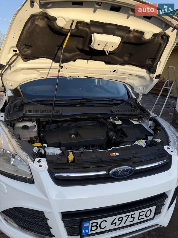 Внедорожник / Кроссовер Ford Kuga 2016 в Городке