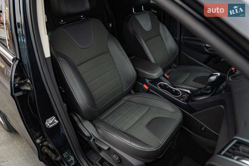 Внедорожник / Кроссовер Ford Kuga 2015 в Киеве