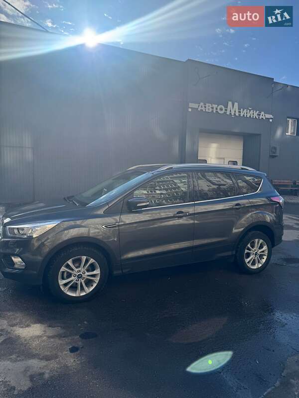 Внедорожник / Кроссовер Ford Kuga 2019 в Белой Церкви