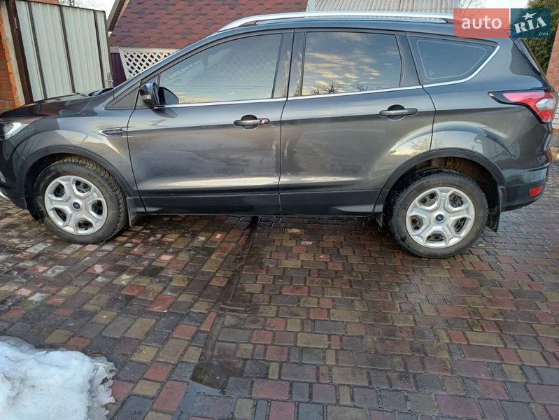 Внедорожник / Кроссовер Ford Kuga 2018 в Зенькове