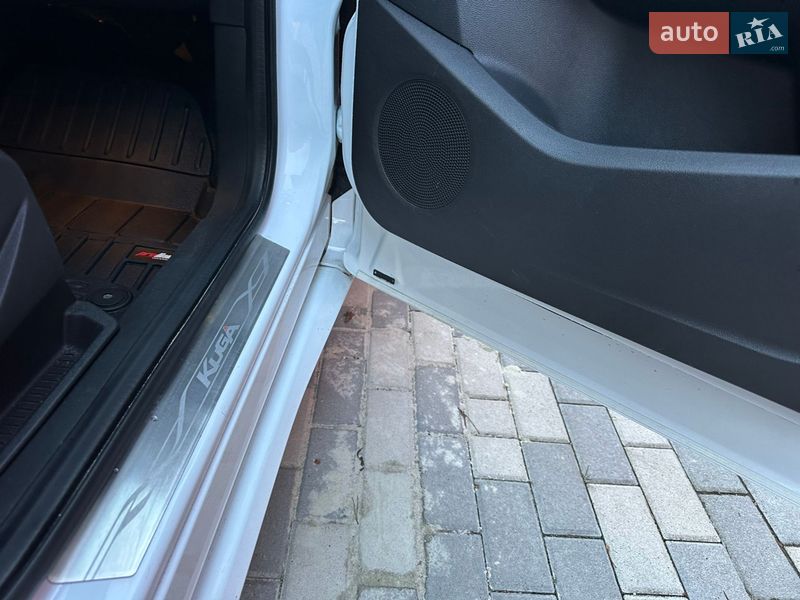 Внедорожник / Кроссовер Ford Kuga 2015 в Львове