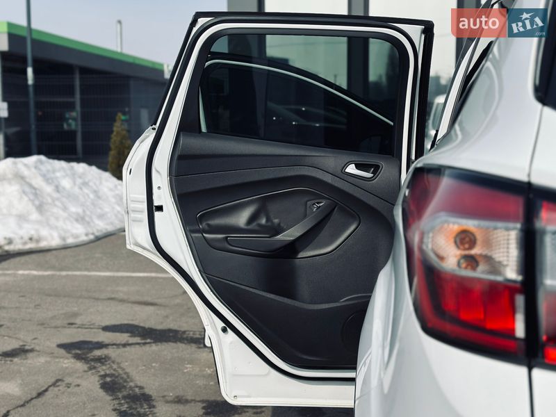 Внедорожник / Кроссовер Ford Kuga 2017 в Кременчуге