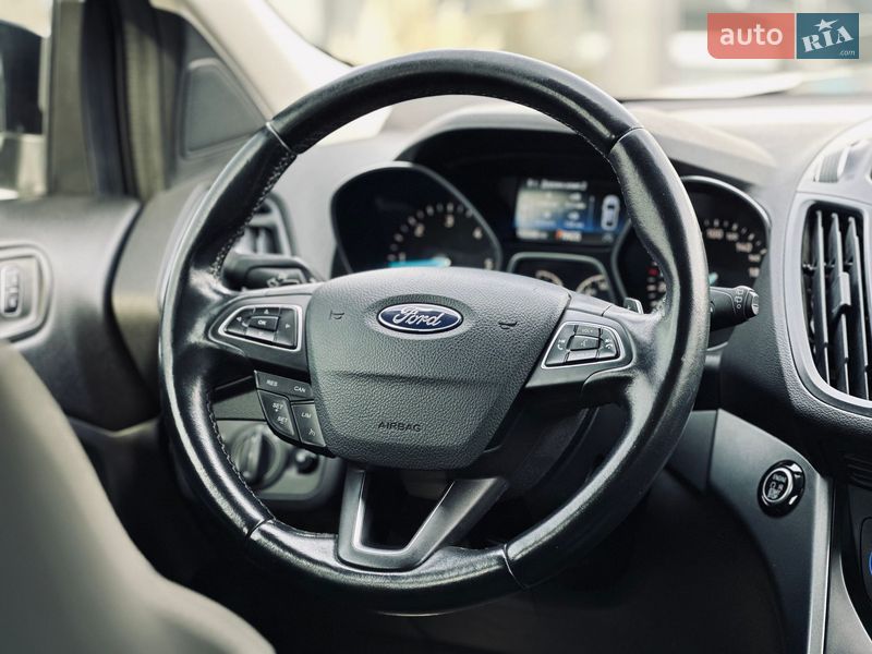 Внедорожник / Кроссовер Ford Kuga 2017 в Кременчуге