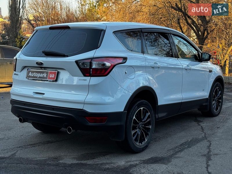 Внедорожник / Кроссовер Ford Kuga 2017 в Киеве