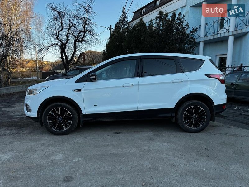 Внедорожник / Кроссовер Ford Kuga 2017 в Киеве