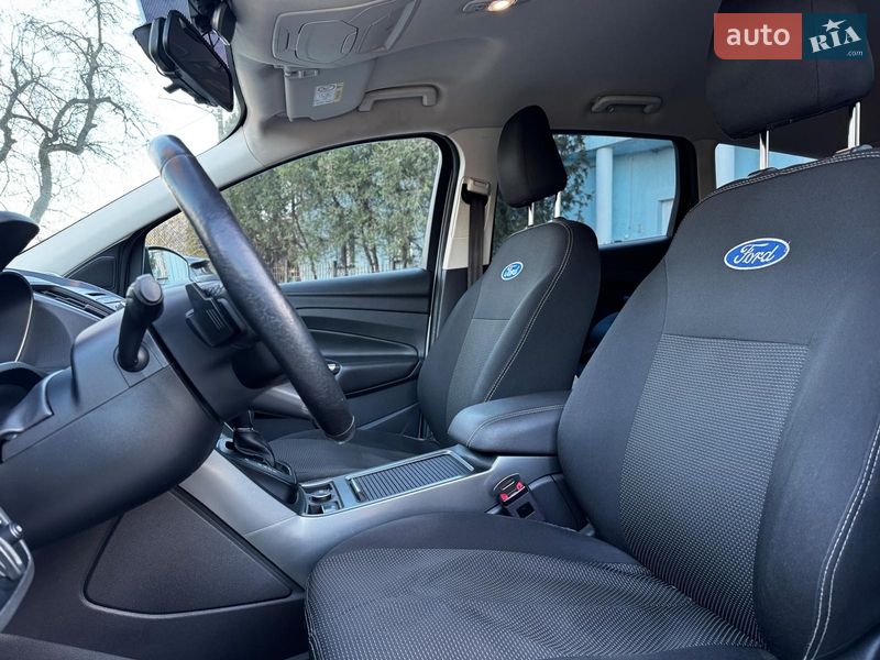 Внедорожник / Кроссовер Ford Kuga 2017 в Киеве