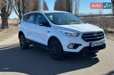 Позашляховик / Кросовер Ford Kuga 2017 в Києві
