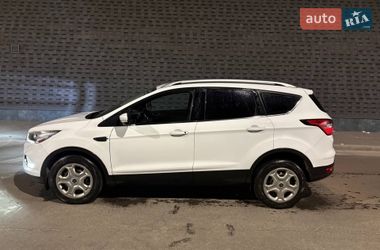 Позашляховик / Кросовер Ford Kuga 2019 в Дніпрі