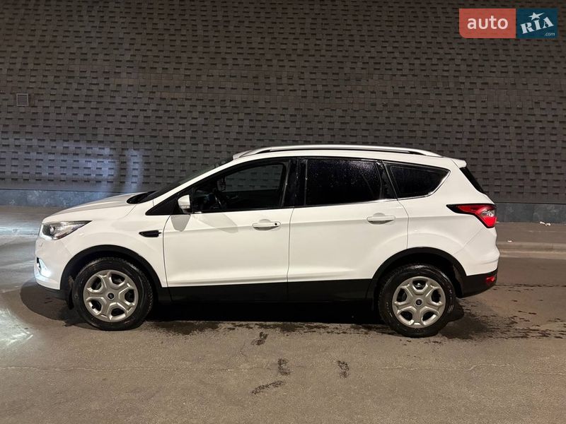 Позашляховик / Кросовер Ford Kuga 2019 в Дніпрі