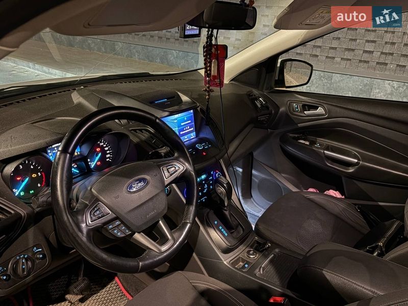 Позашляховик / Кросовер Ford Kuga 2019 в Дніпрі
