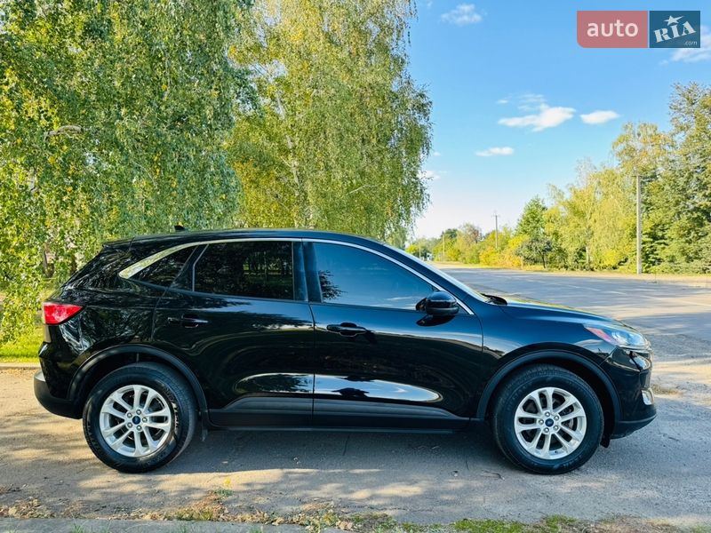 Внедорожник / Кроссовер Ford Kuga 2021 в Лохвице