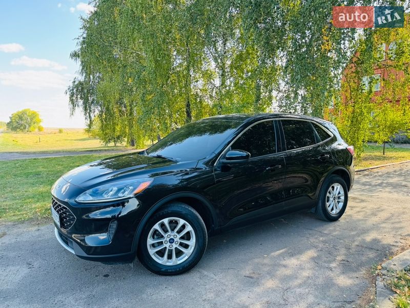 Внедорожник / Кроссовер Ford Kuga 2021 в Лохвице