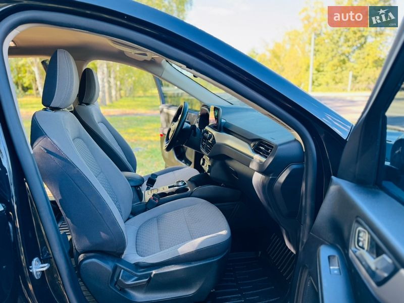 Внедорожник / Кроссовер Ford Kuga 2021 в Лохвице