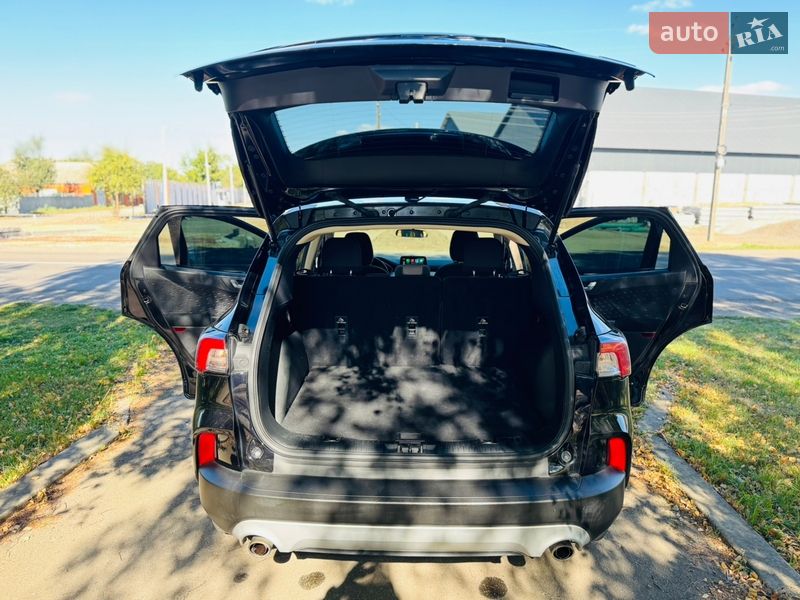 Внедорожник / Кроссовер Ford Kuga 2021 в Лохвице