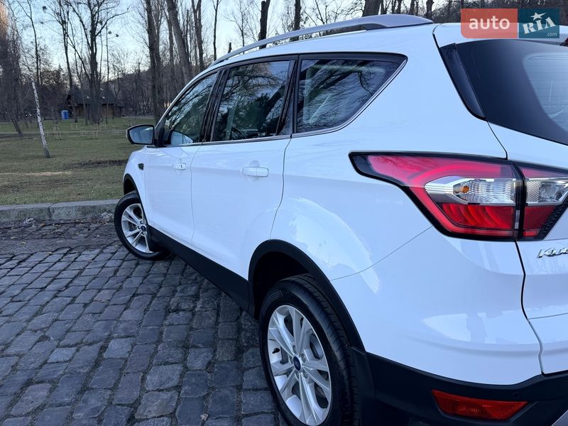 Позашляховик / Кросовер Ford Kuga 2019 в Києві
