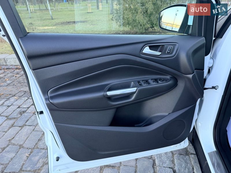 Позашляховик / Кросовер Ford Kuga 2019 в Києві