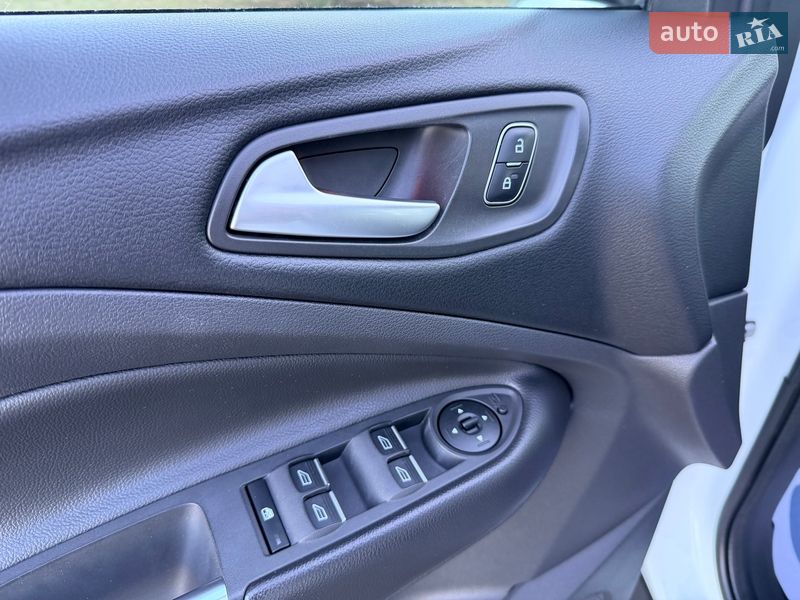 Позашляховик / Кросовер Ford Kuga 2019 в Києві