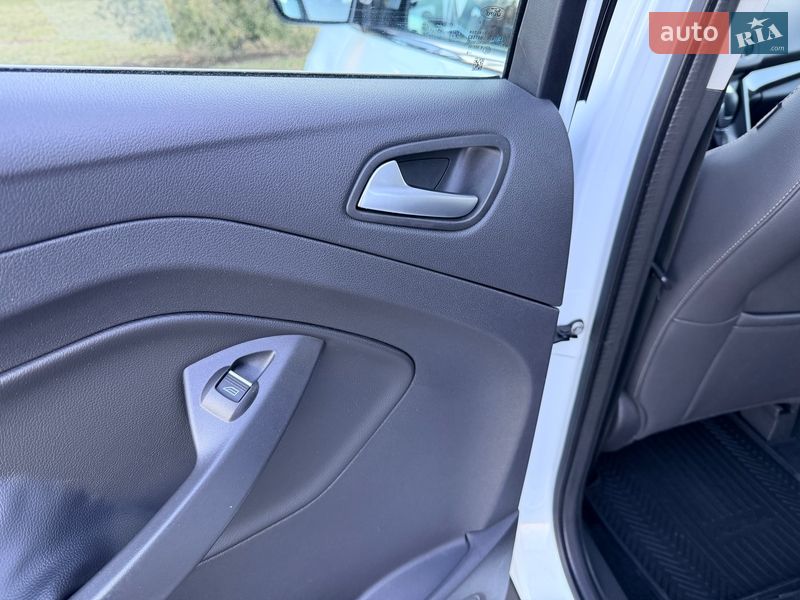 Позашляховик / Кросовер Ford Kuga 2019 в Києві