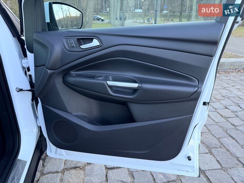 Позашляховик / Кросовер Ford Kuga 2019 в Києві